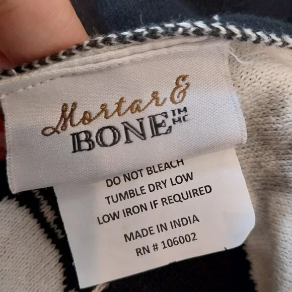 Mortar & Bone Skull Throw Blanket Black White Red Metallic 64" x 52" Reversible - Picture 11 of 12